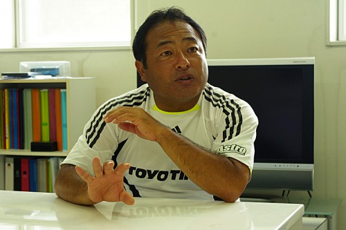 多くのjリーガーを育てた中野雄二監督 流通経済大学 日本の大学サッカー を 世界のスタンダード へ サッカーキング