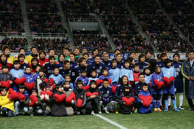 ゴンゴール も生まれたチャリティマッチ 海外組活躍のjapanスターズが勝利 サッカーキング