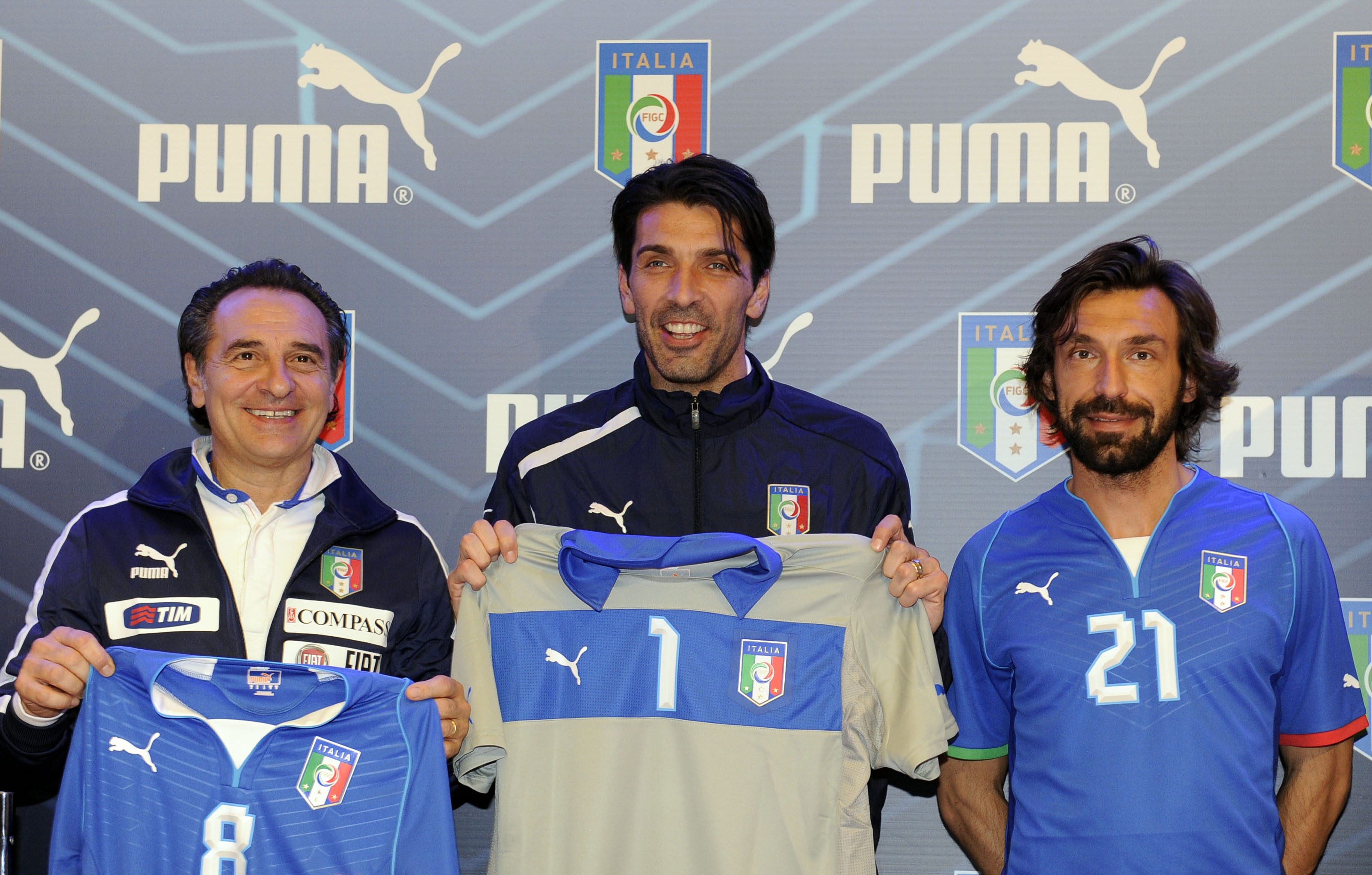 イタリア代表が新ユニフォームをお披露目 コンフェデ杯で着用 サッカーキング