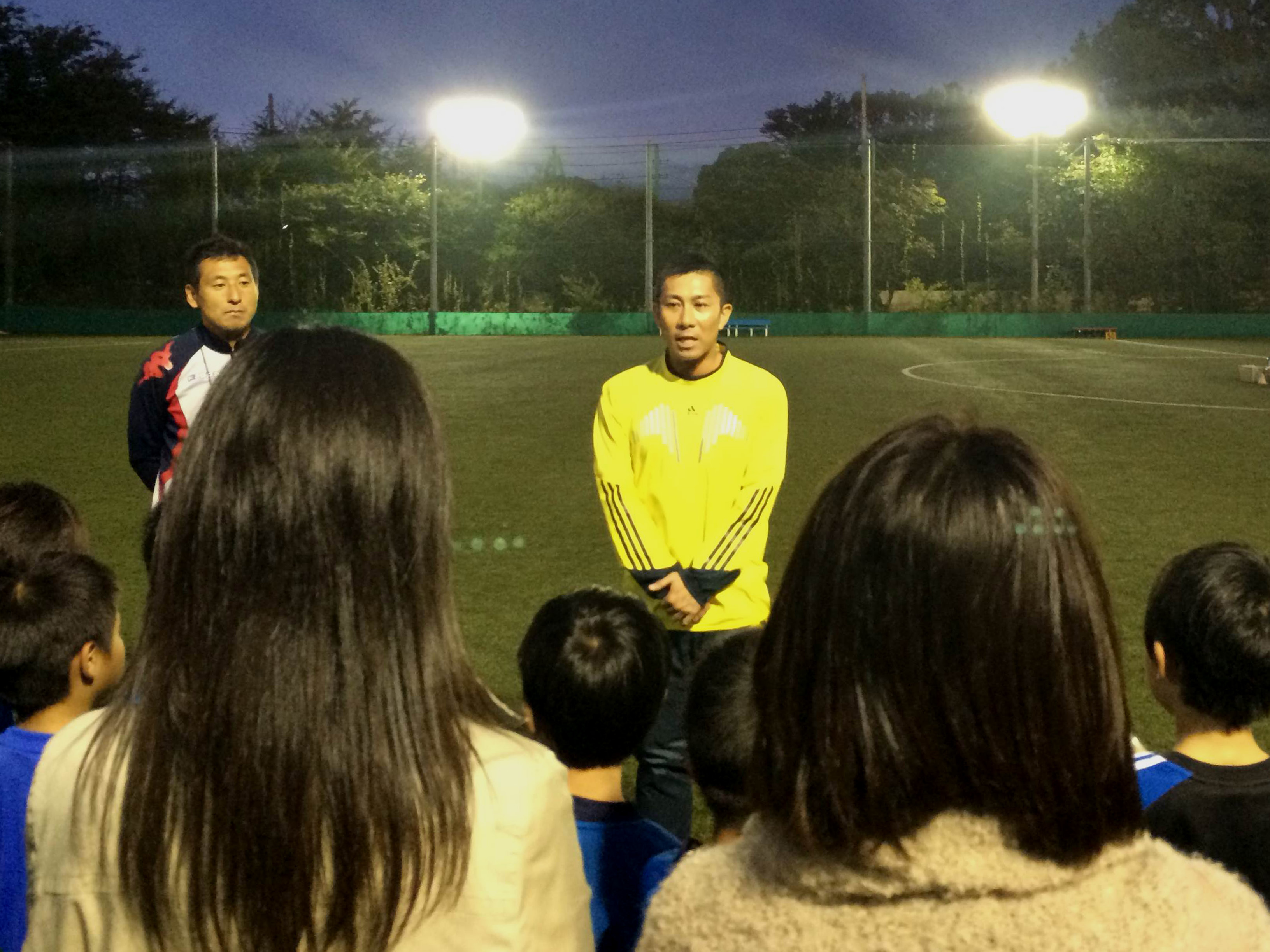 前園氏が自身のスクール活動を再開 髪を短くし 子供たちに再出発誓う サッカーキング