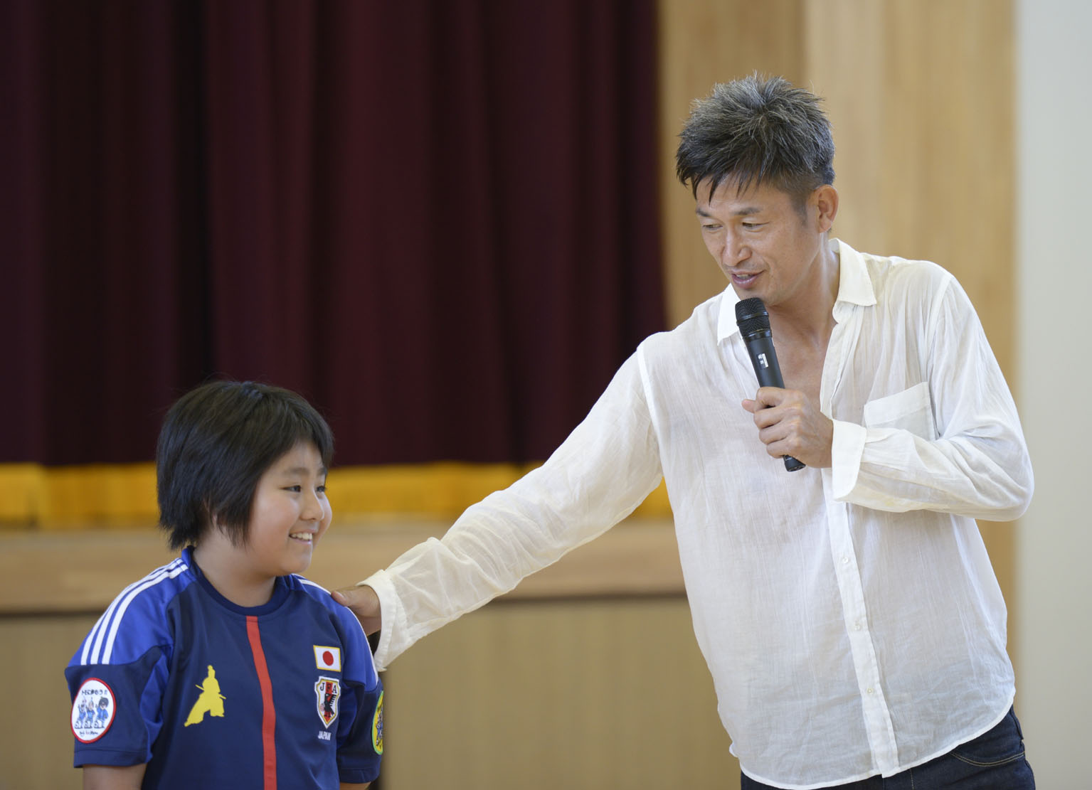 カズが単身で初の被災地訪問 石巻市の小学校で特別授業 サッカーキング