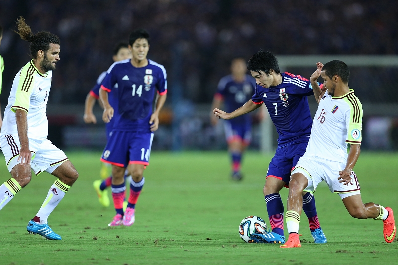 柴崎岳が代表初ゴール 鮮やかボレー弾は 流し込むだけだった サッカーキング