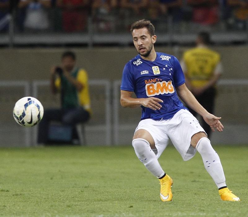 アル アハリ マンuやアーセナルも興味のブラジル人mfを獲得 サッカーキング