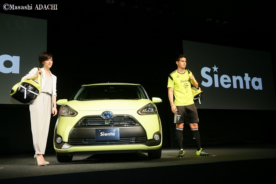 15 07 09 トヨタ シエンタ Cm発表会 ハメス ロドリゲス 滝川クリステル登場 サッカーキング