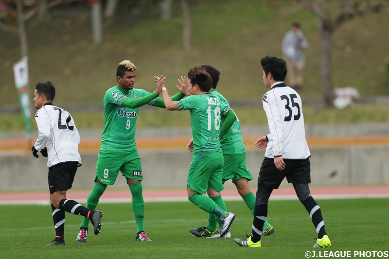 ニューイヤーカップ開幕 東京vが札幌を下し白星発進 高木大が決勝pk弾 サッカーキング