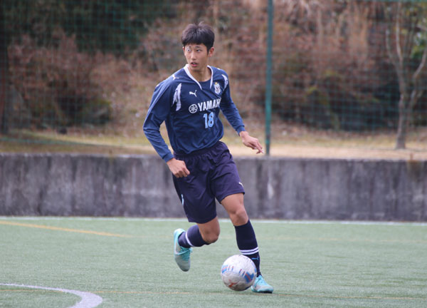 Jypsl 注目選手3 守備の名手の下 成長続ける大型ボランチ 伊藤洋輝 磐田u 18 サッカーキング