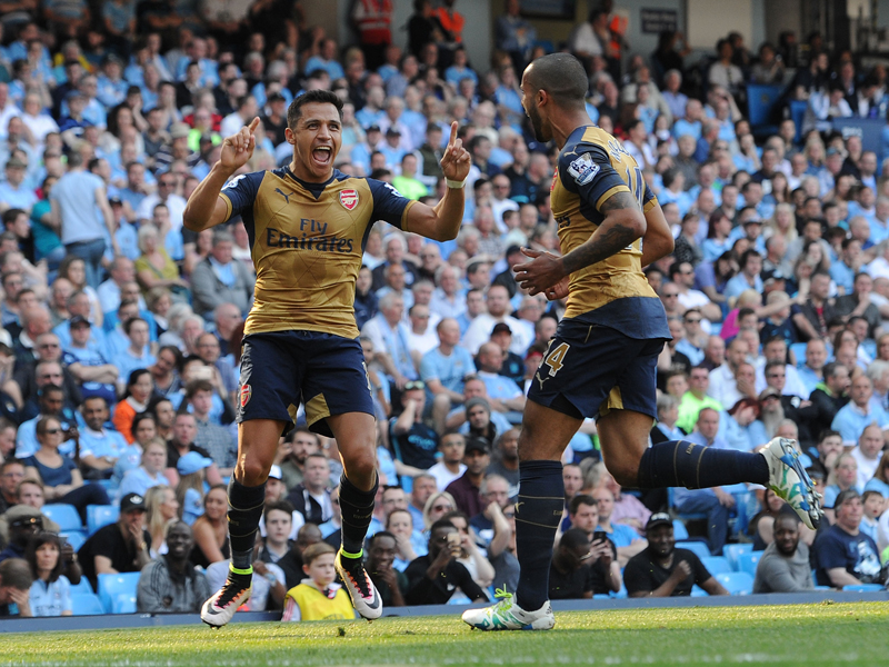 同点ゴールを喜ぶサンチェス（左）　[写真]＝Arsenal FC via Getty Images