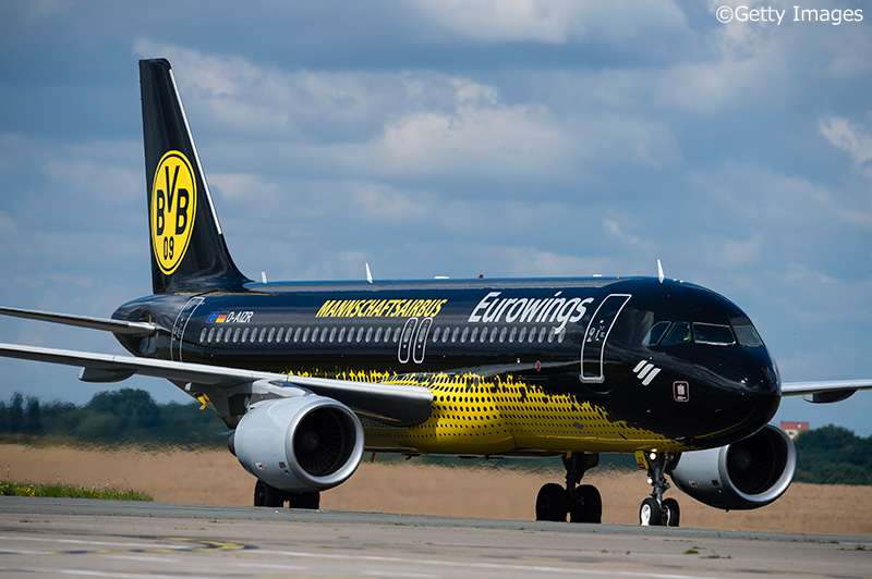 ドルトムント、専用機で合宿地へ移動…機体は黒と黄色のチームカラー