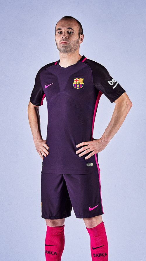 Iniesta_Away_portrait_60336