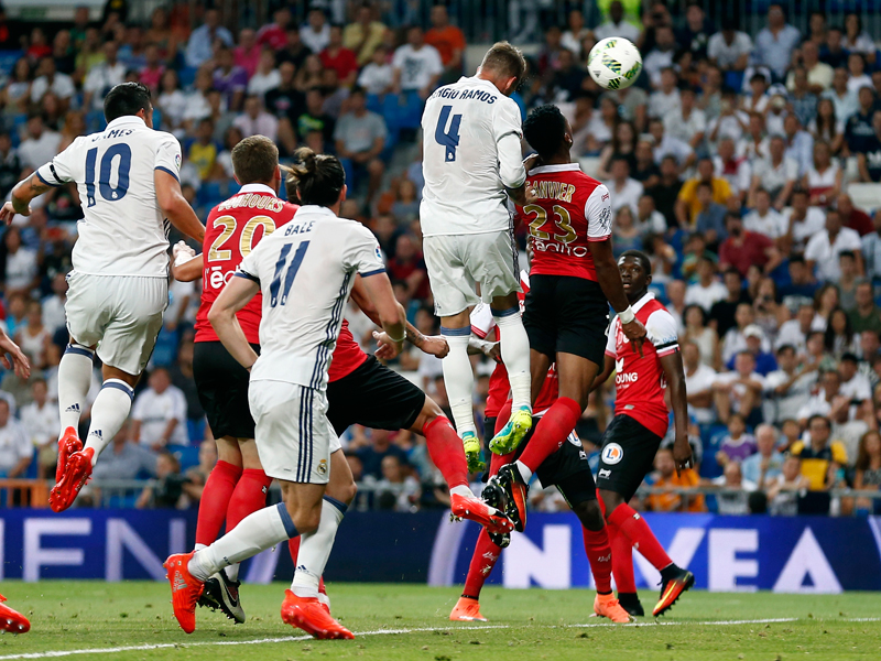 打点の高いヘディングシュートを決めたセルヒオ・ラモス（4番）　[写真]＝Real Madrid via Getty Images