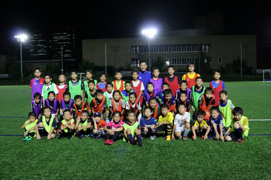 前園真聖氏が小学生向けのサッカー教室を開催 雨が降る中 約50名の小学生が参加 サッカーキング