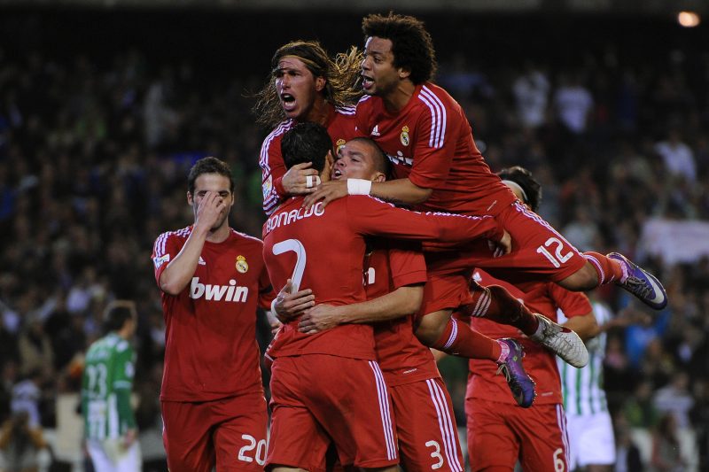 レアル 来季は7年ぶりに 赤ユニ を採用へ 最多勝点 得点を記録した縁起カラー サッカーキング