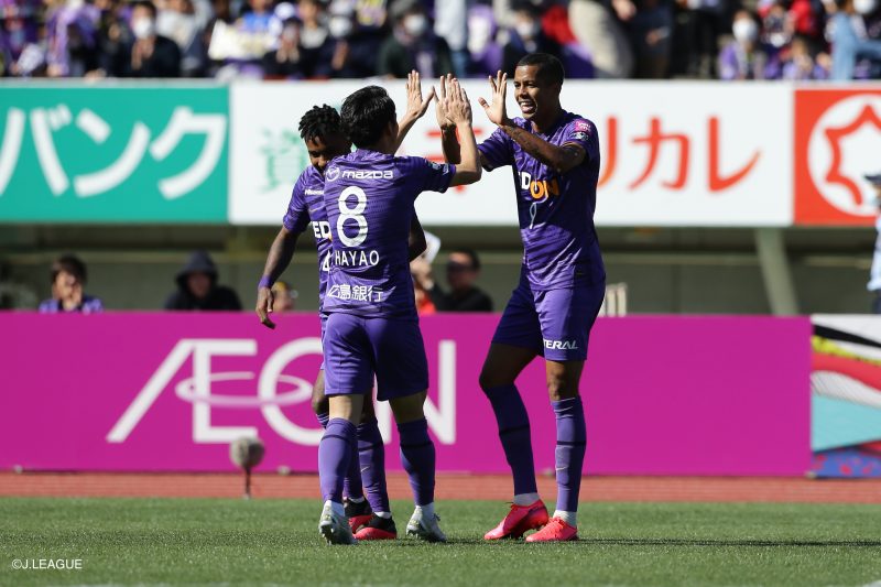 広島が3発快勝で白星発進 L ペレイラが1ゴール2アシストの大活躍 サッカーキング