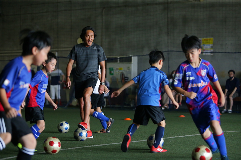 石川直宏氏が10人の子供たちに特別授業 東武百貨店池袋店 Presents 未来のサッカー選手入門福袋 に登場 サッカーキング