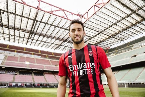 プーマ提供、ミランの来季ホームユニが発表 “MOVE LIKE MILAN” が