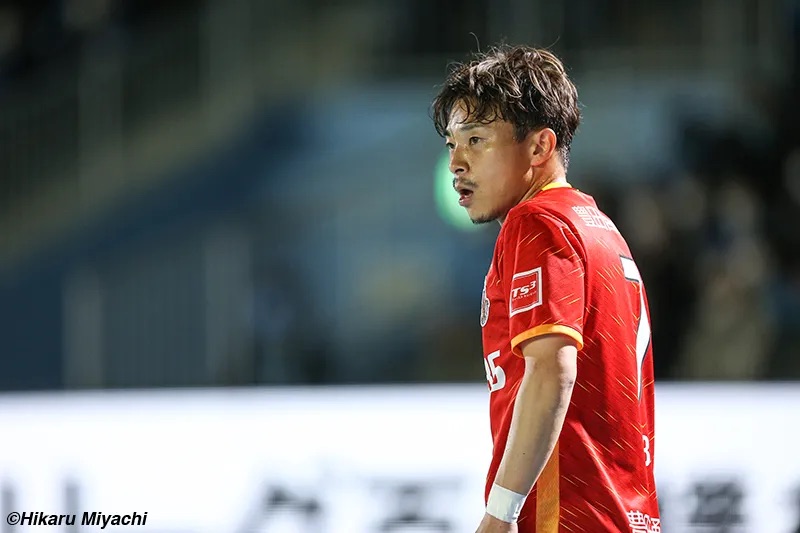 名古屋mf阿部浩之 湘南への完全移籍を発表 満員の豊田スタジアムで サッカーキング