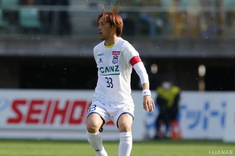 群馬、MF細貝萌との契約更新を発表「背中でチームを引っ張っていきます！」 | サッカーキング