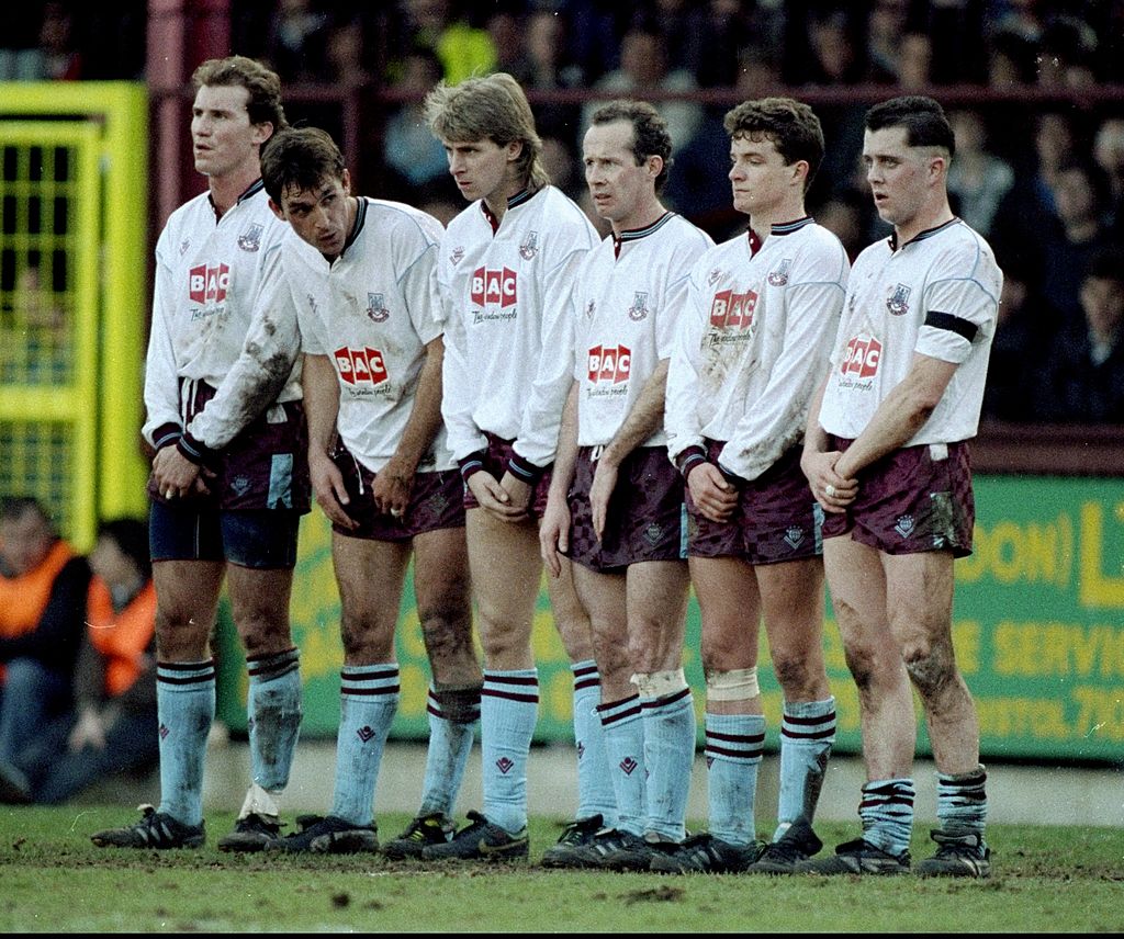 世界どこでも無料発送 West Ham United Tie デザイン希少 - サッカー