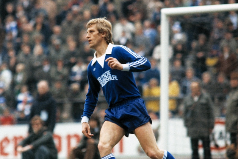 football, Bundesliga, 1978/1979, Parkstadion, FC Schalke 04 versus Borussia Moenchengladbach 1:1, scene of the match, Klaus Fichtel (S04)