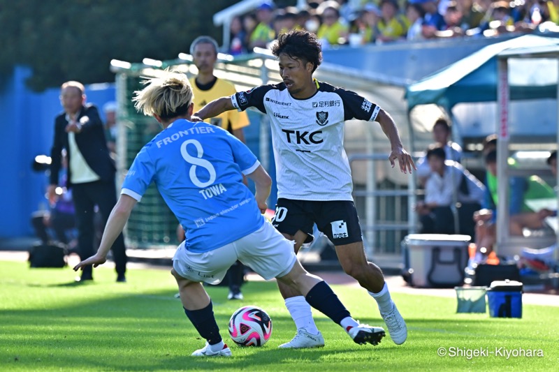 20241103 J2 YokohamaFC vs Tochigi Kiyohara29(s)